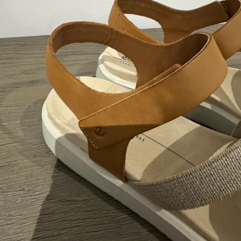 ECCO Women's Brown Flowt Sandal - Size 8 (38) - Picture 6 of 10